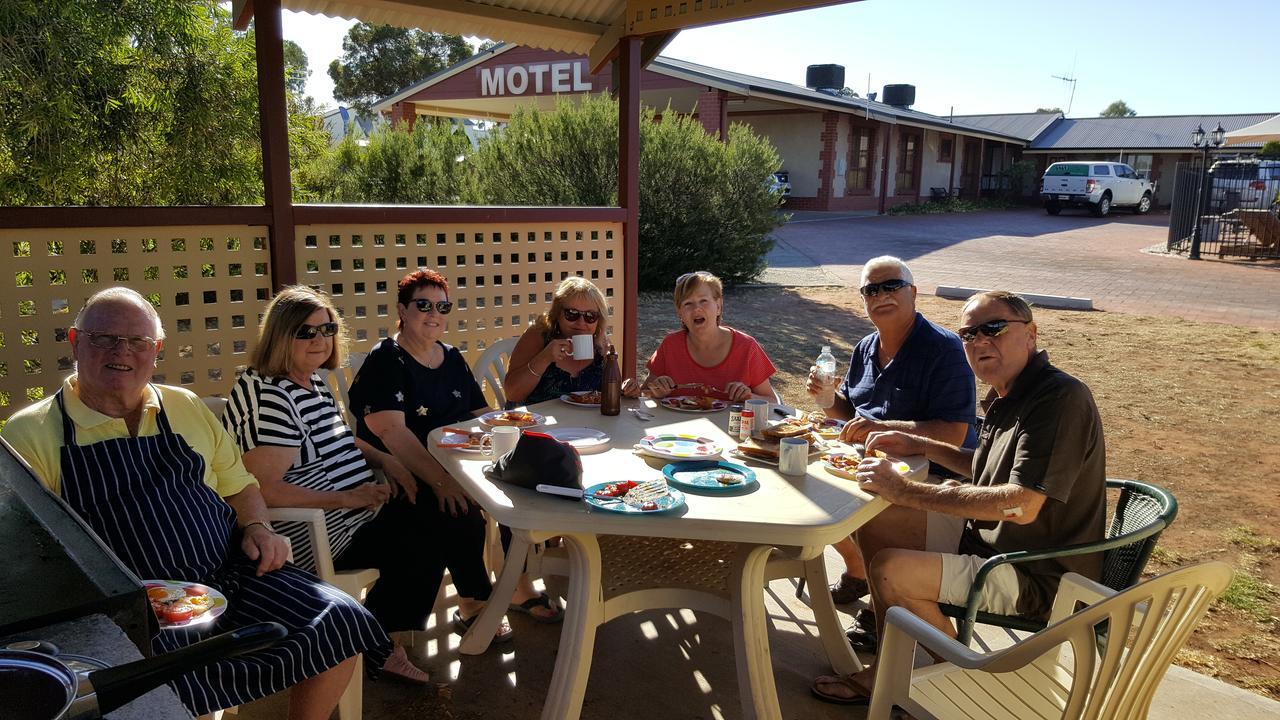 Gateway Motor Inn - Self Check-In Broken Hill Ngoại thất bức ảnh